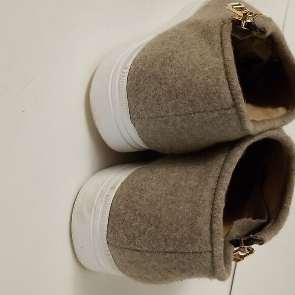 All Black, grey, felted flats. Size 40.5 - Picture 4 of 6